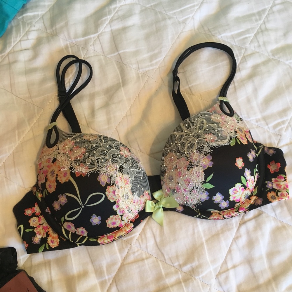 💚VS Gorgeous Multi-way Pearl Floral Push-Up Bra💚